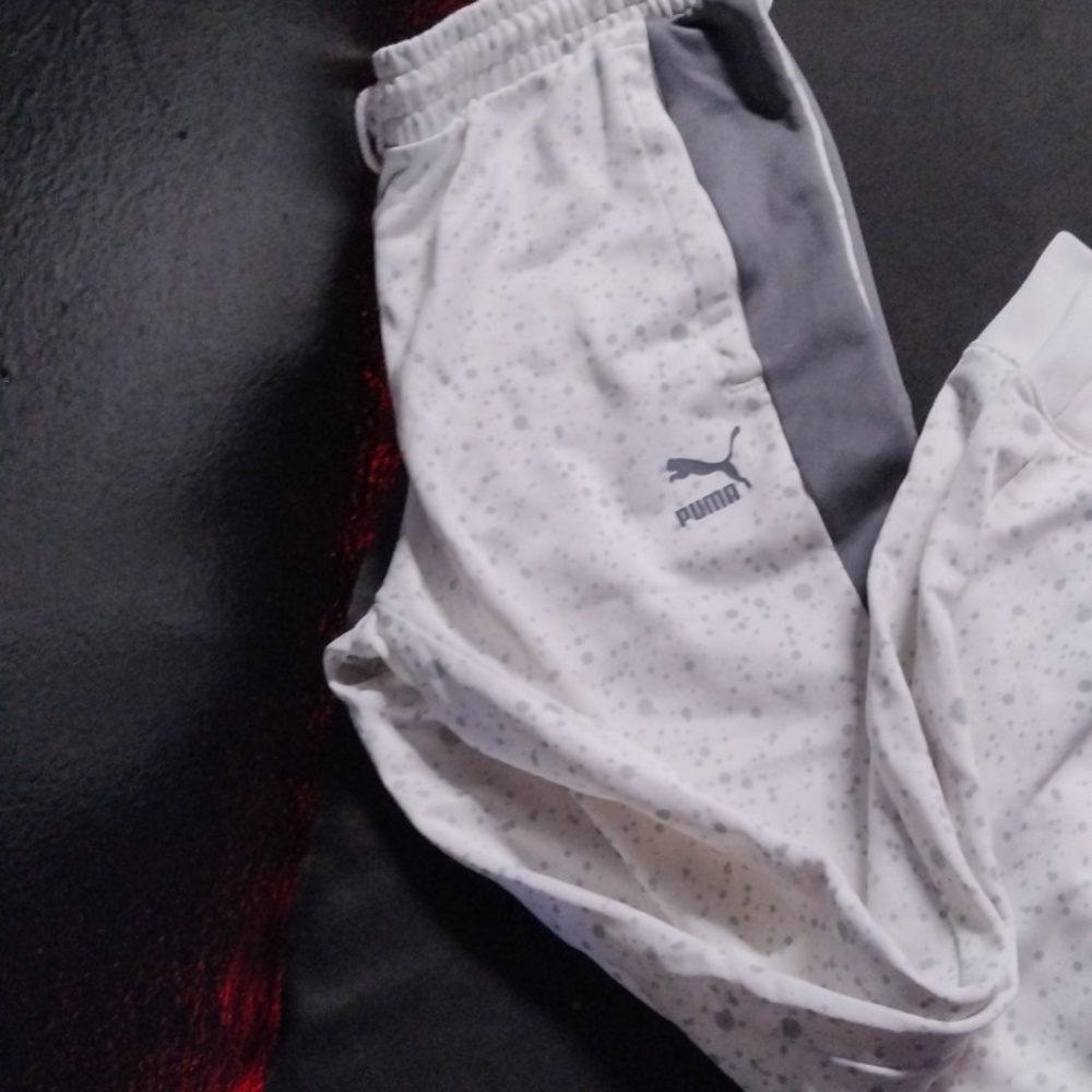 Puma joggers like No stains ,rips   size large